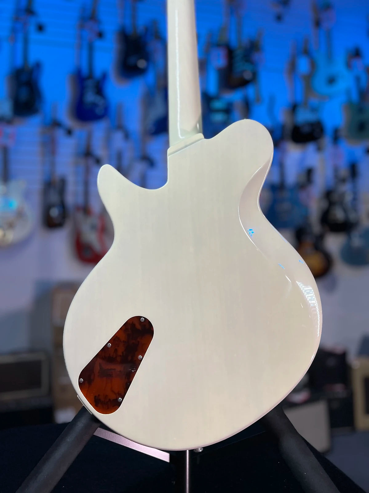 Eastman Guitars Juliet Electric Guitar - Pamona Blonde, with Case, Get Plekd, 322