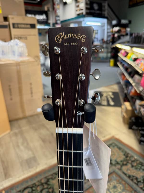 Martin 000-17, Acoustic Guitar & Hard Case #442