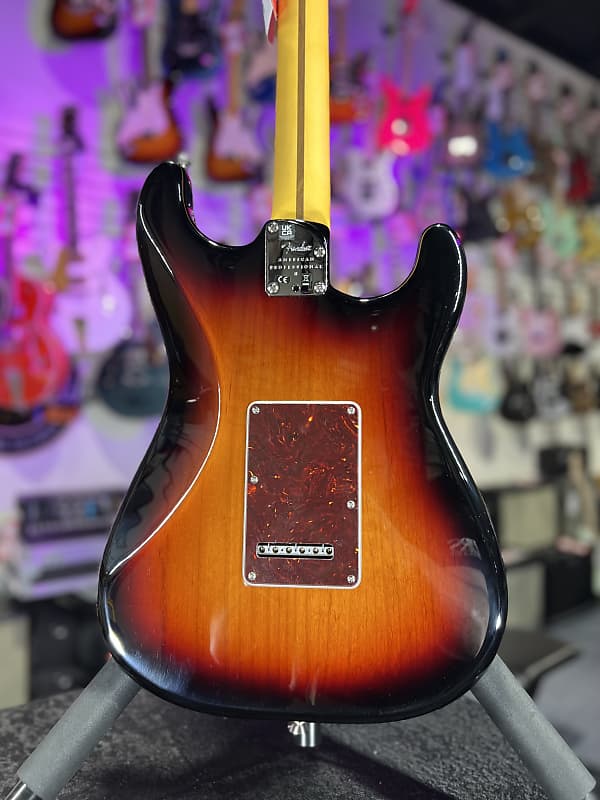 Fender Am Pro II Stratocaster Left-handed - 3 Color Sunburst Rosewood Board *FREE PLEK WITH PURCHASE*! 362