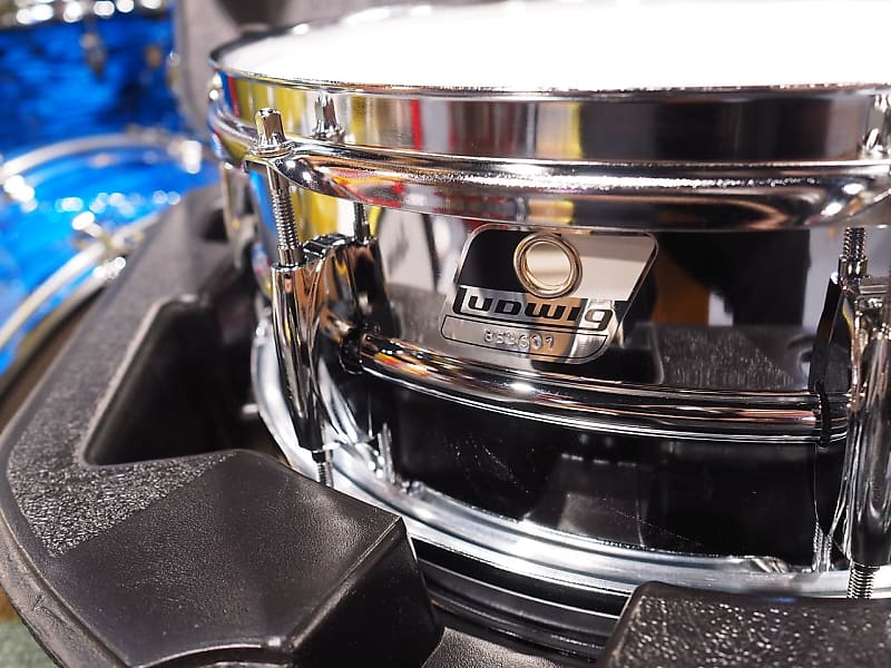 Ludwig 5x14 Steel Snare Ufo Kit W/ L8040 Molded Case, L381 Speedex Rubber Practice Pad, Drumsticks