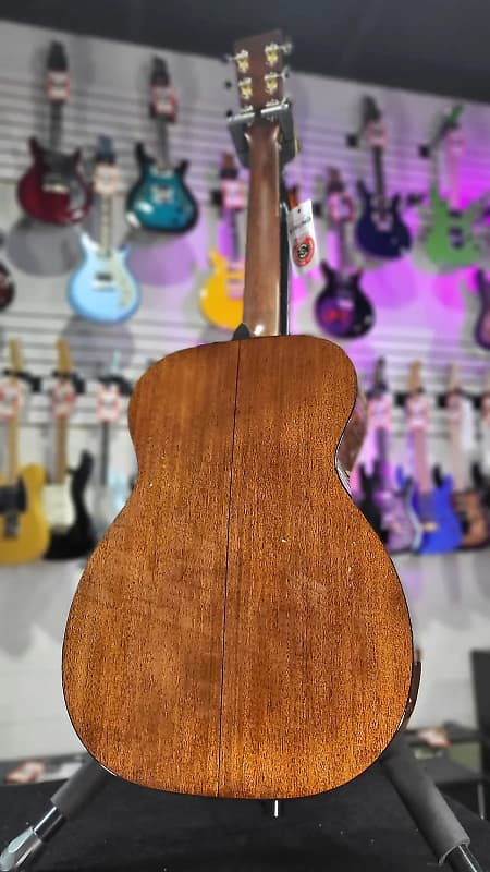 Martin 00-18 Acoustic Guitar - Natural Authorized Dealer *FREE PLEK WITH PURCHASE* 057