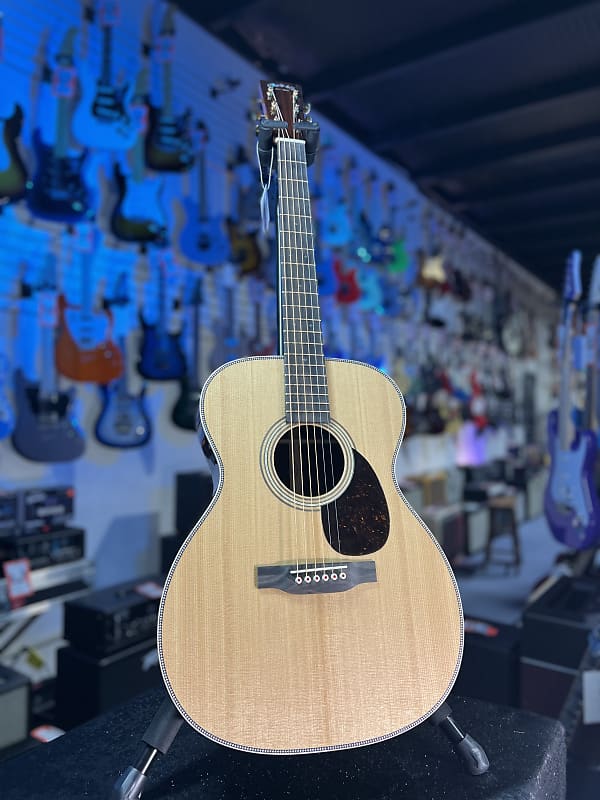 New Martin OM-28 Modern Deluxe, Natural, Martin Hardcase, Auth Dealer 525