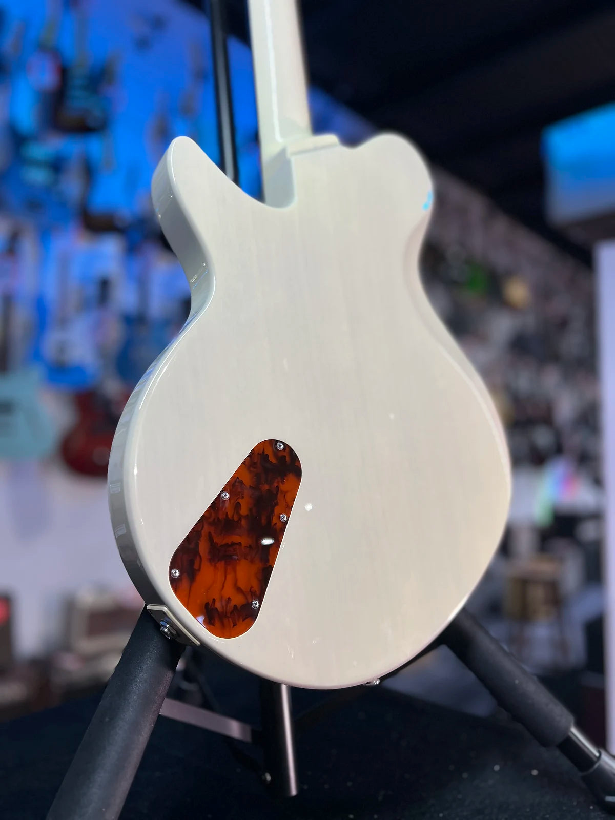 Eastman Guitars Juliet Electric Guitar - Pamona Blonde, with Case, Get Plekd, 322