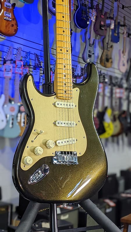 Fender American Ultra Stratocaster Left-handed - Texas Tea with Maple Fingerboard *FREE PLEK WITH PURCHASE*! 103