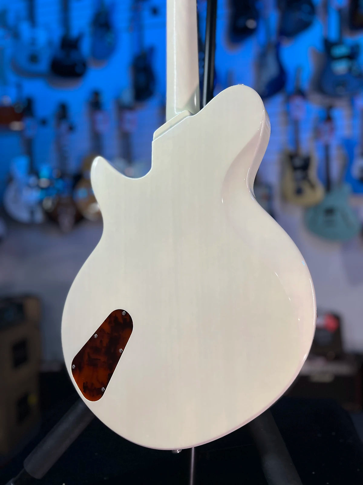 Eastman Guitars Juliet Electric Guitar - Pamona Blonde, with Case, Get Plekd, 322