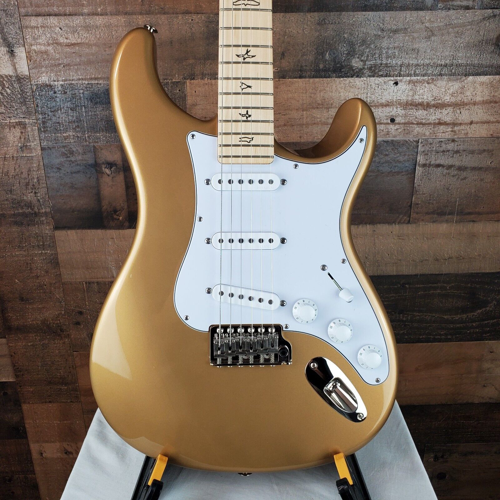 PRS Silver Sky, Maple Fretboard Golden Mesa, Hard Case, 491