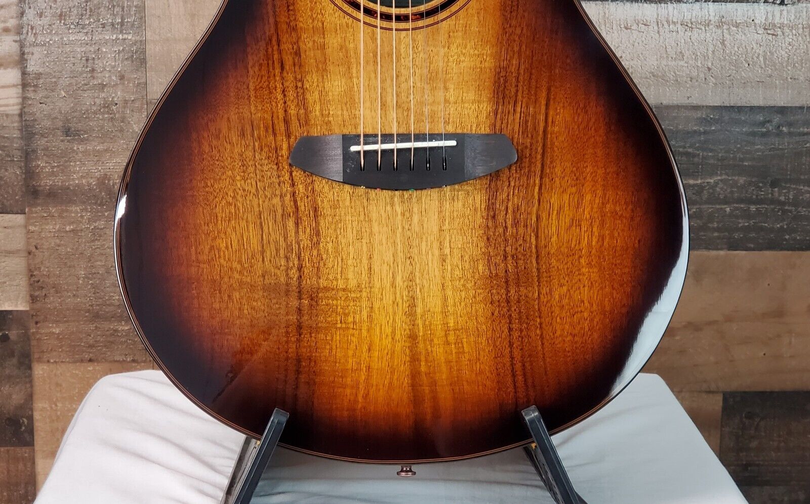 Breedlove ECO Pursuit Exotic S Concert CE Ac/Elec Edgeburst Koa, 657