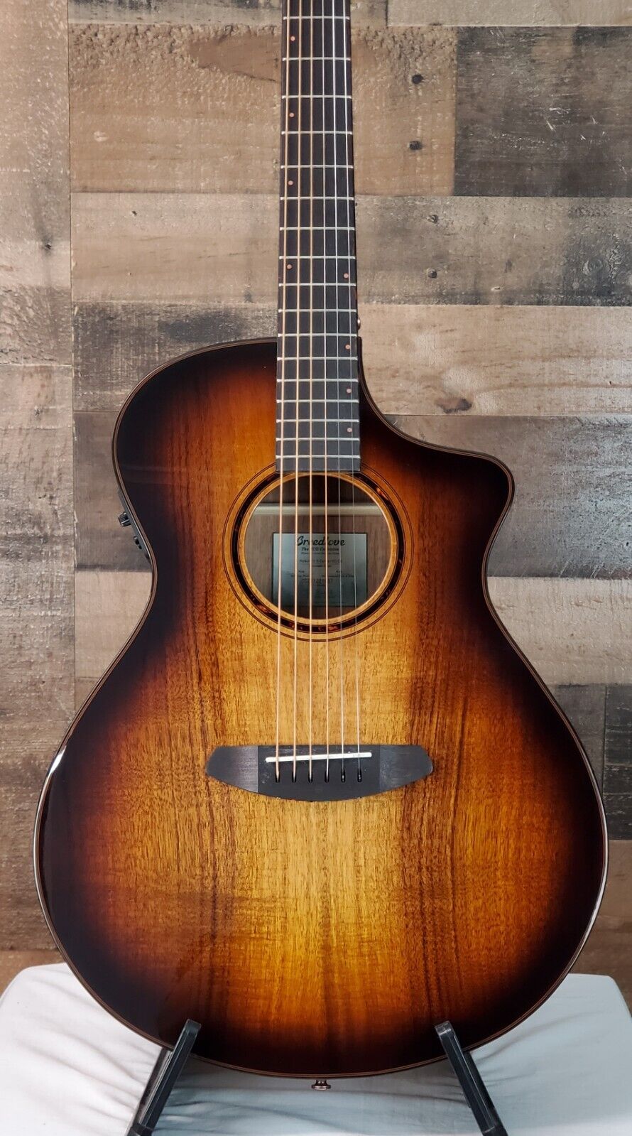 Breedlove ECO Pursuit Exotic S Concert CE Ac/Elec Edgeburst Koa, 657