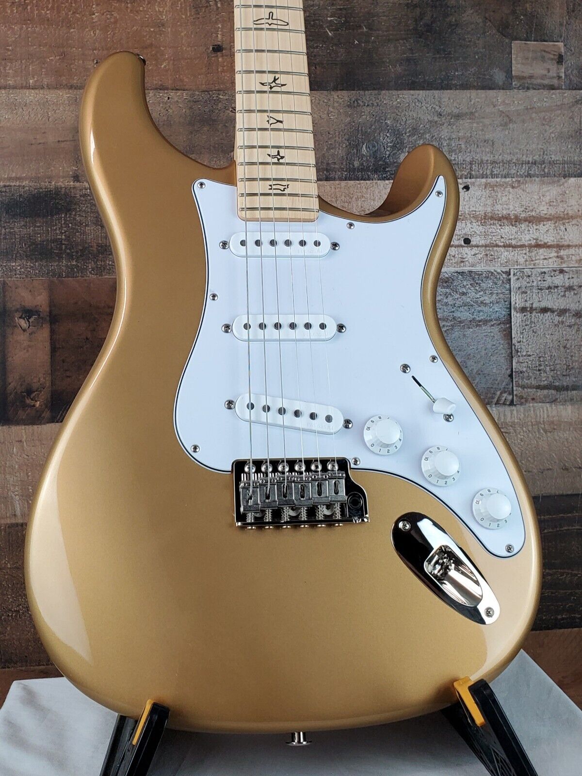 PRS Silver Sky, Maple Fretboard Golden Mesa, Hard Case, 491