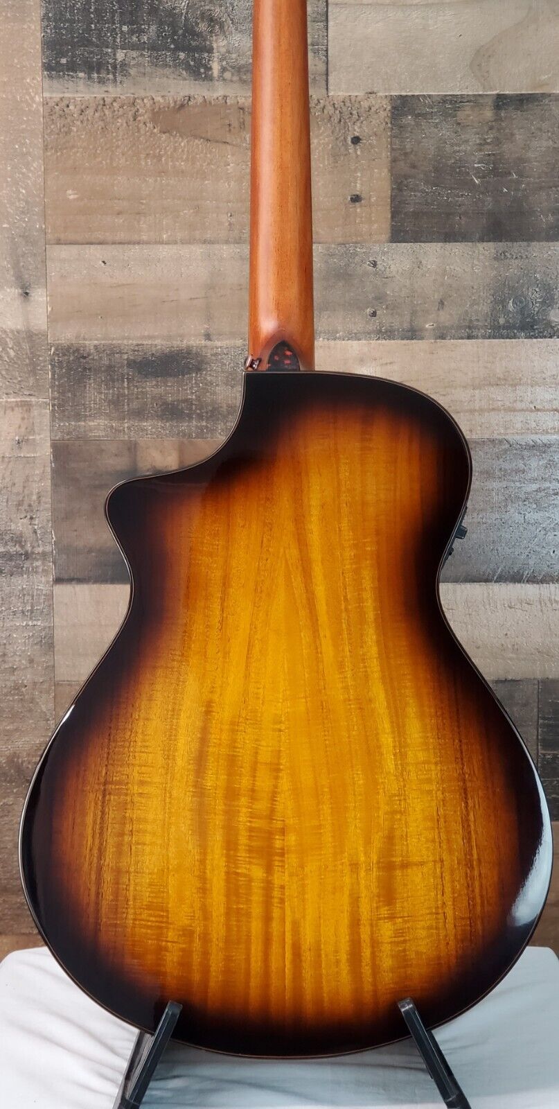 Breedlove ECO Pursuit Exotic S Concert CE Ac/Elec Edgeburst Koa, 657