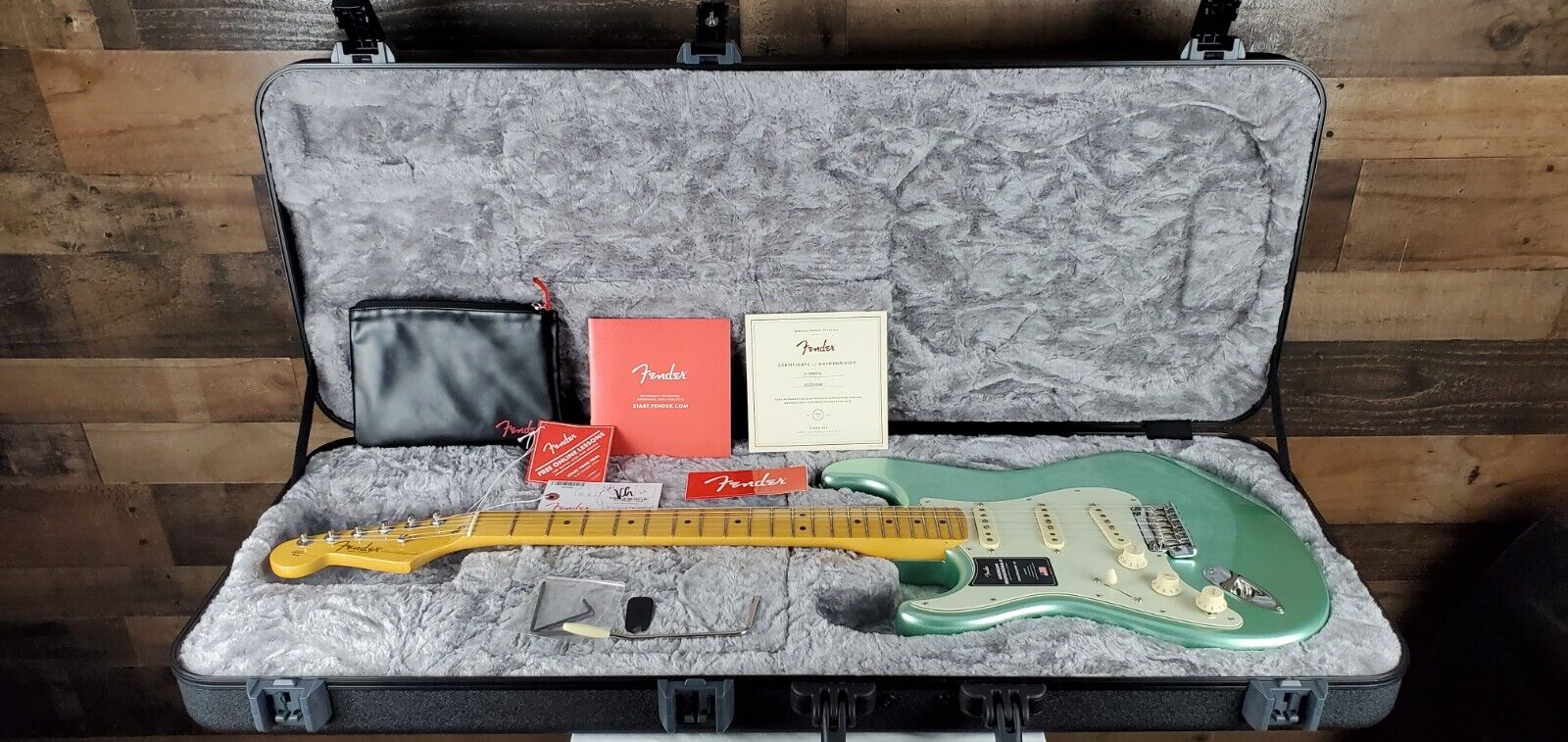 Fender American Professional II Stratocaster Left-Handed with Maple Fretboard Mystic Surf Green, 564