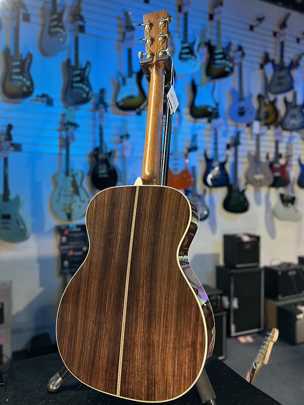 New Martin OM-28 Modern Deluxe, Natural, Martin Hardcase, Auth Dealer 525