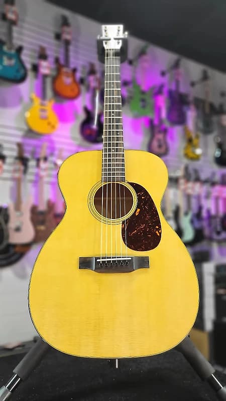 Martin 00-18 Acoustic Guitar - Natural Authorized Dealer *FREE PLEK WITH PURCHASE* 057