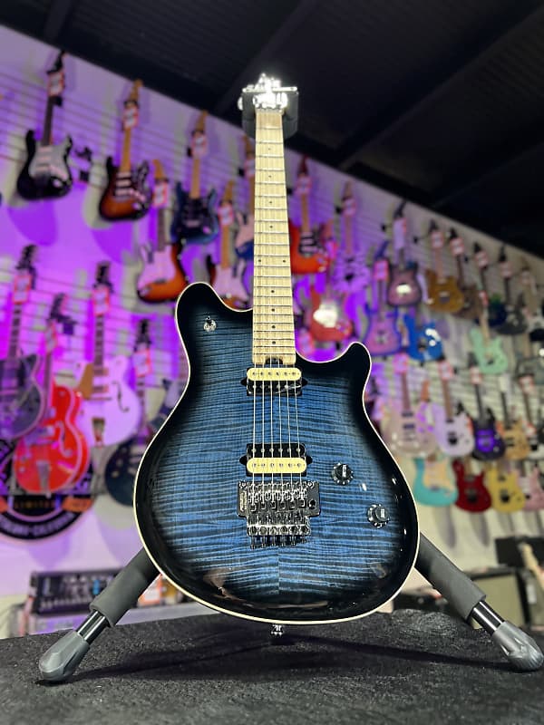 Peavey HP2 Electric Guitar - Moonburst *FREE PLEK WITH PURCHASE* 830