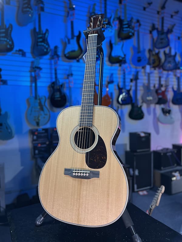 New Martin OM-28 Modern Deluxe, Natural, Martin Hardcase, Auth Dealer 525