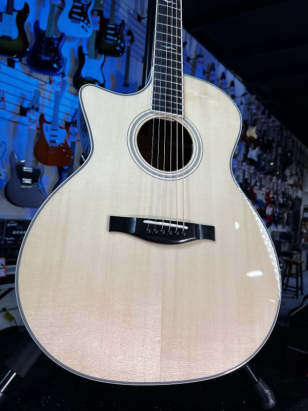 Eastman Guitars AC322CEL Grand Auditorium Natural Landed GET PLEK'D! 252