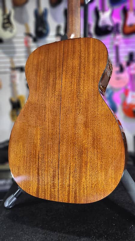 Martin 00-18 Acoustic Guitar - Natural Authorized Dealer *FREE PLEK WITH PURCHASE* 520