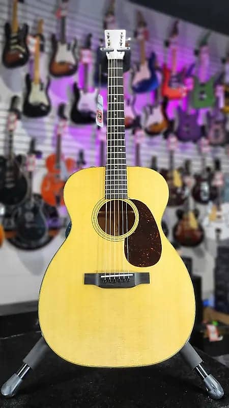 Martin 00-18 Acoustic Guitar - Natural Authorized Dealer *FREE PLEK WITH PURCHASE* 520