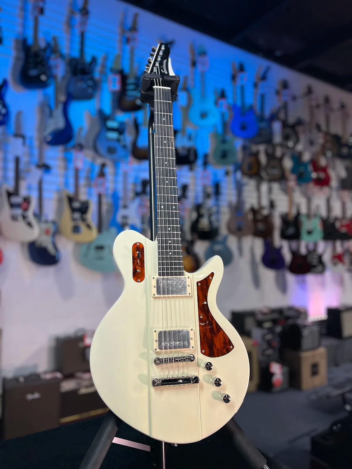 Eastman Guitars Juliet Electric Guitar - Pamona Blonde, with Case, Get Plekd, 322