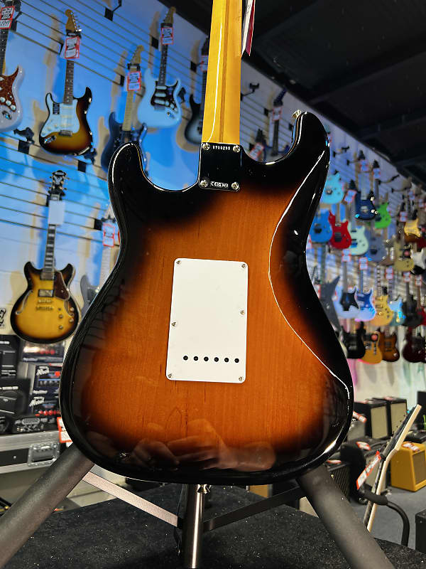 Fender 70th-anniversary American Vintage II 1954 Stratocaster - 2-color Sunburst GET PLEK'D! 295