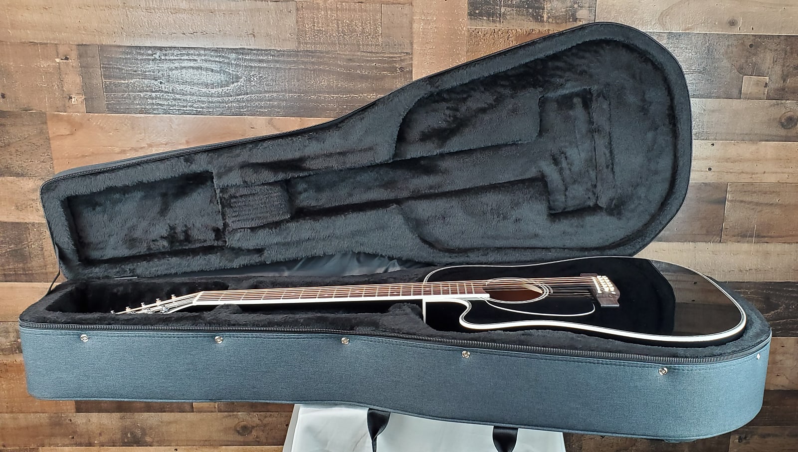 Takamine EF381DX Left-handed, 12-string, Black, Softcase, 909