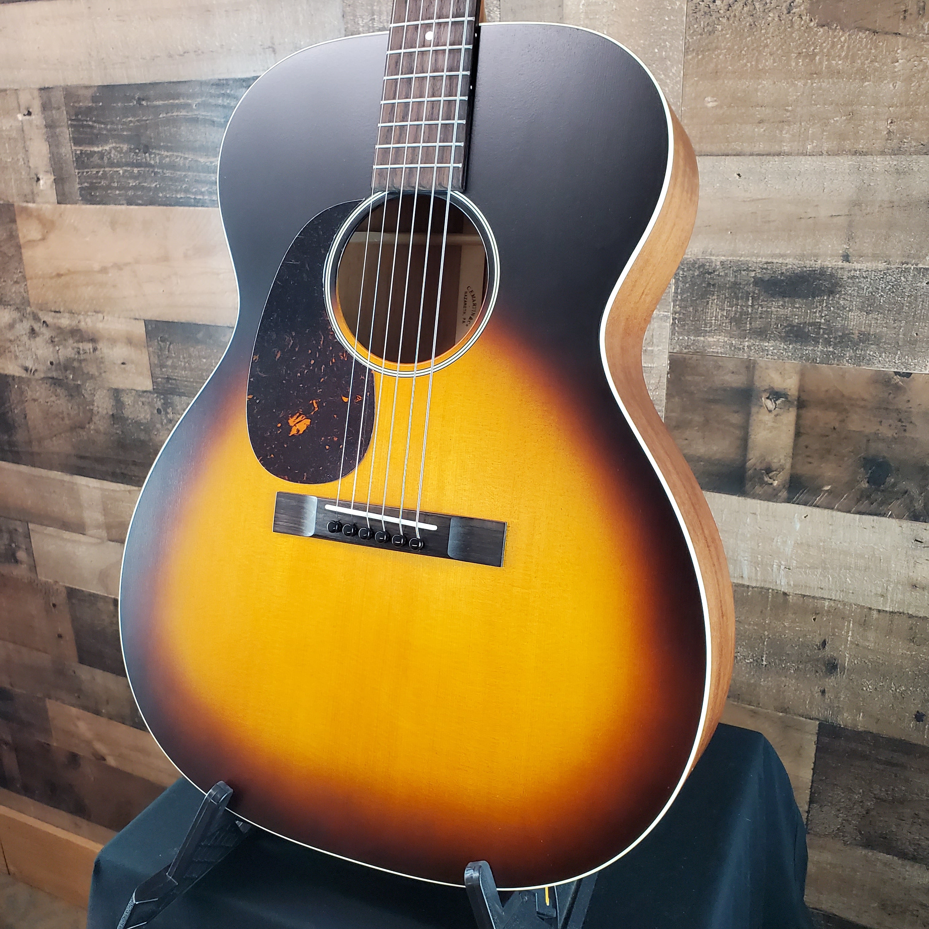 000-17 Left-Handed Acoustic Guitar - Whiskey Sunset Burst #867