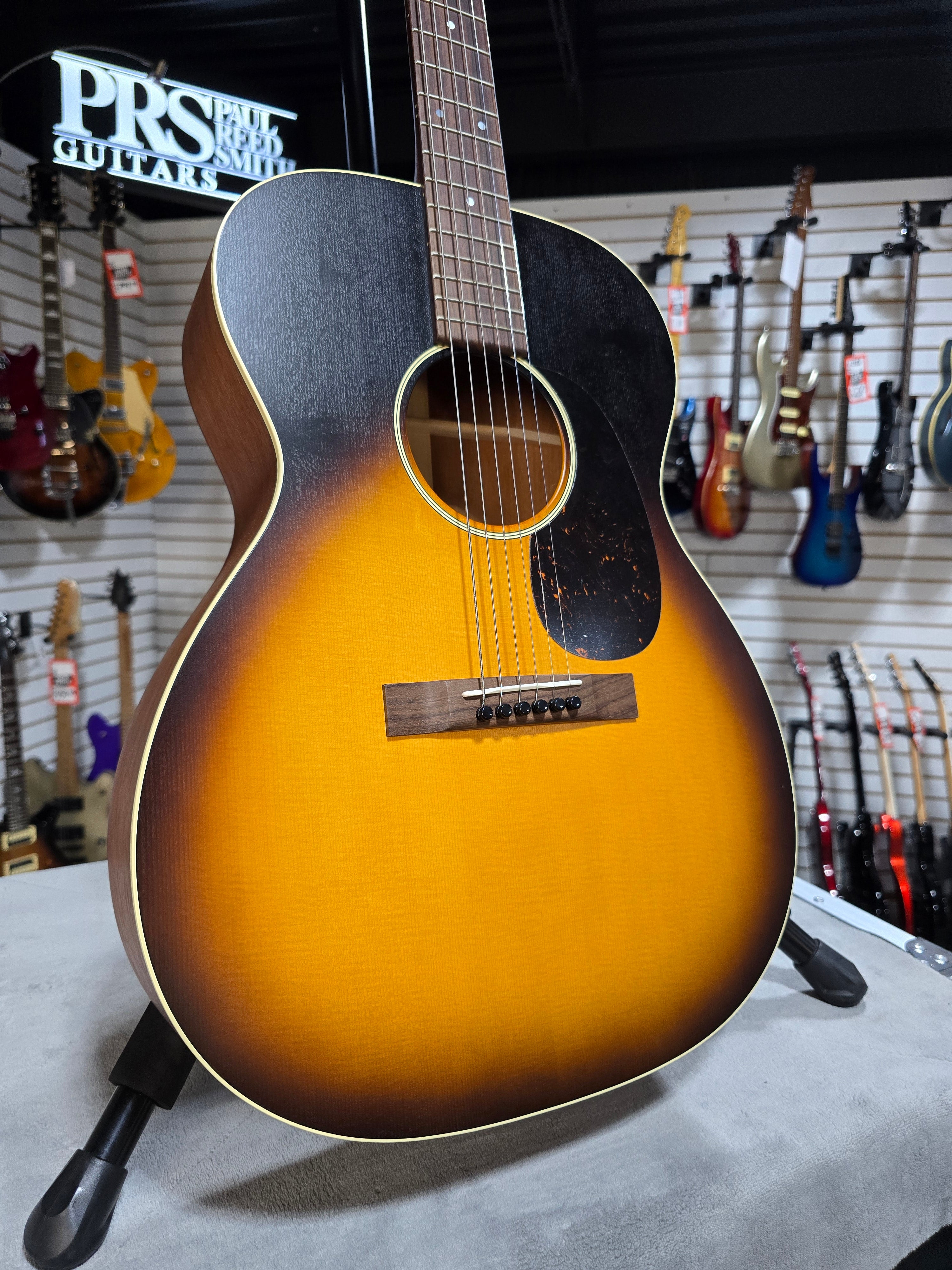Martin 000-17 Acoustic Guitar - Whiskey Sunset w/Gig Bag & PLEK*D #767