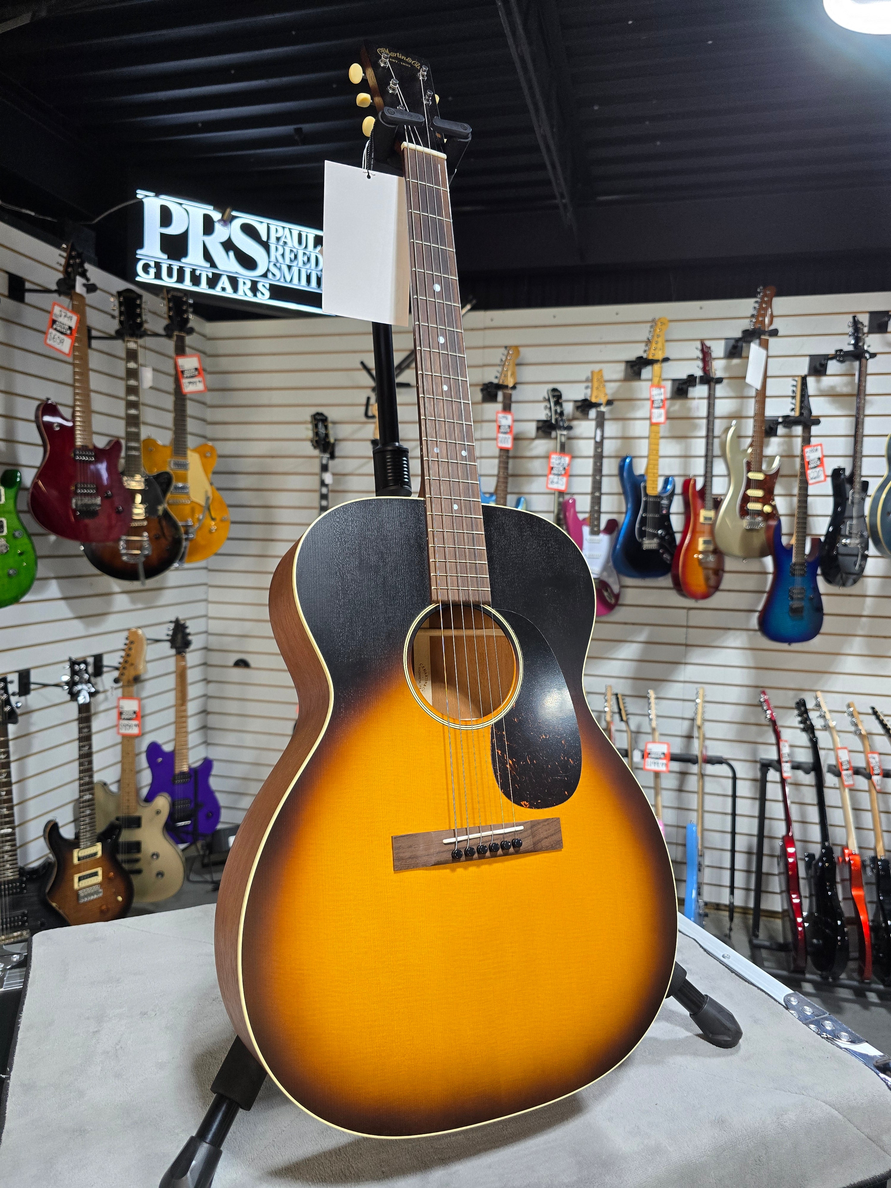 Martin 000-17 Acoustic Guitar - Whiskey Sunset w/Gig Bag & PLEK*D #767