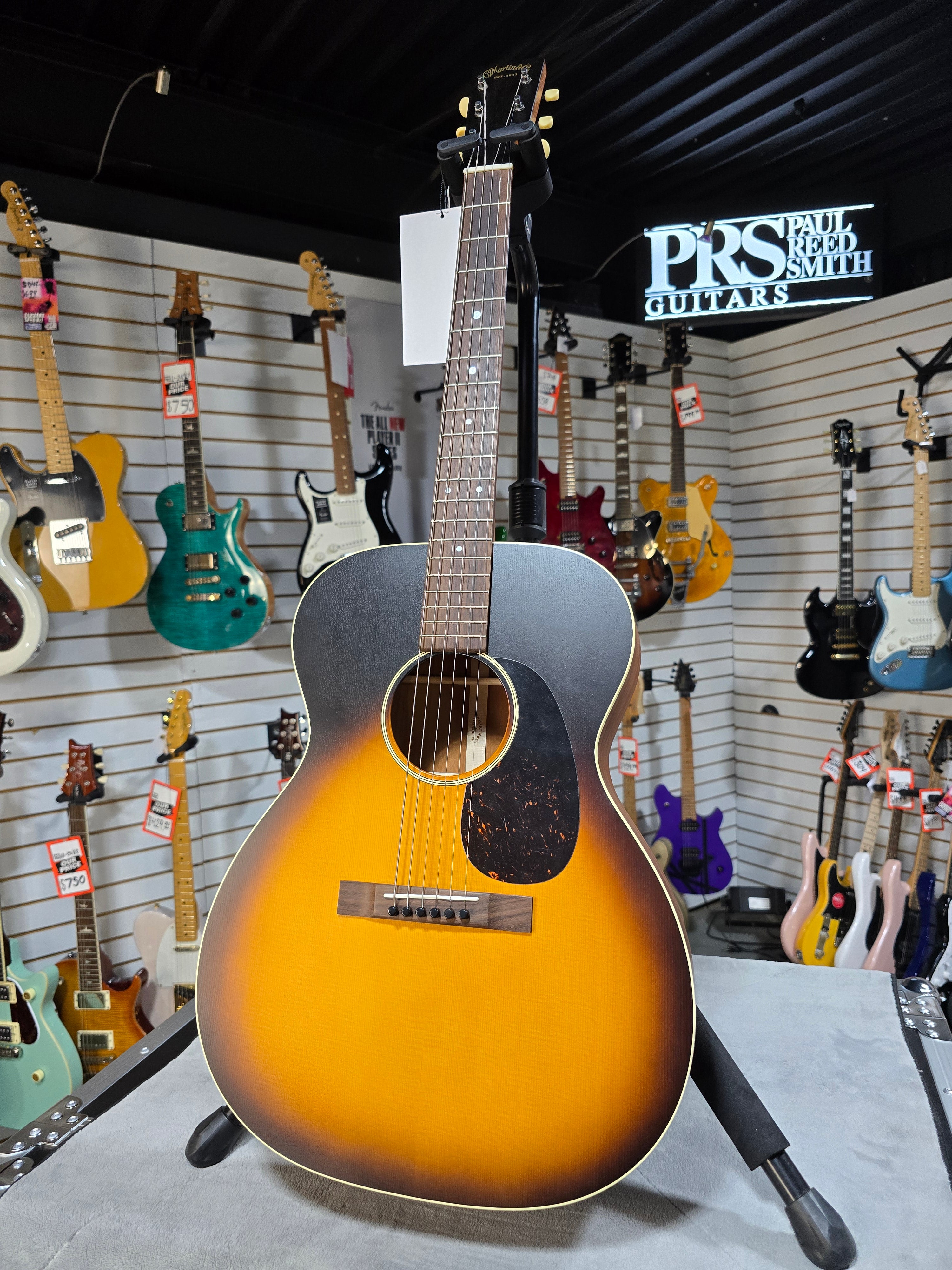 Martin 000-17 Acoustic Guitar - Whiskey Sunset w/Gig Bag & PLEK*D #767