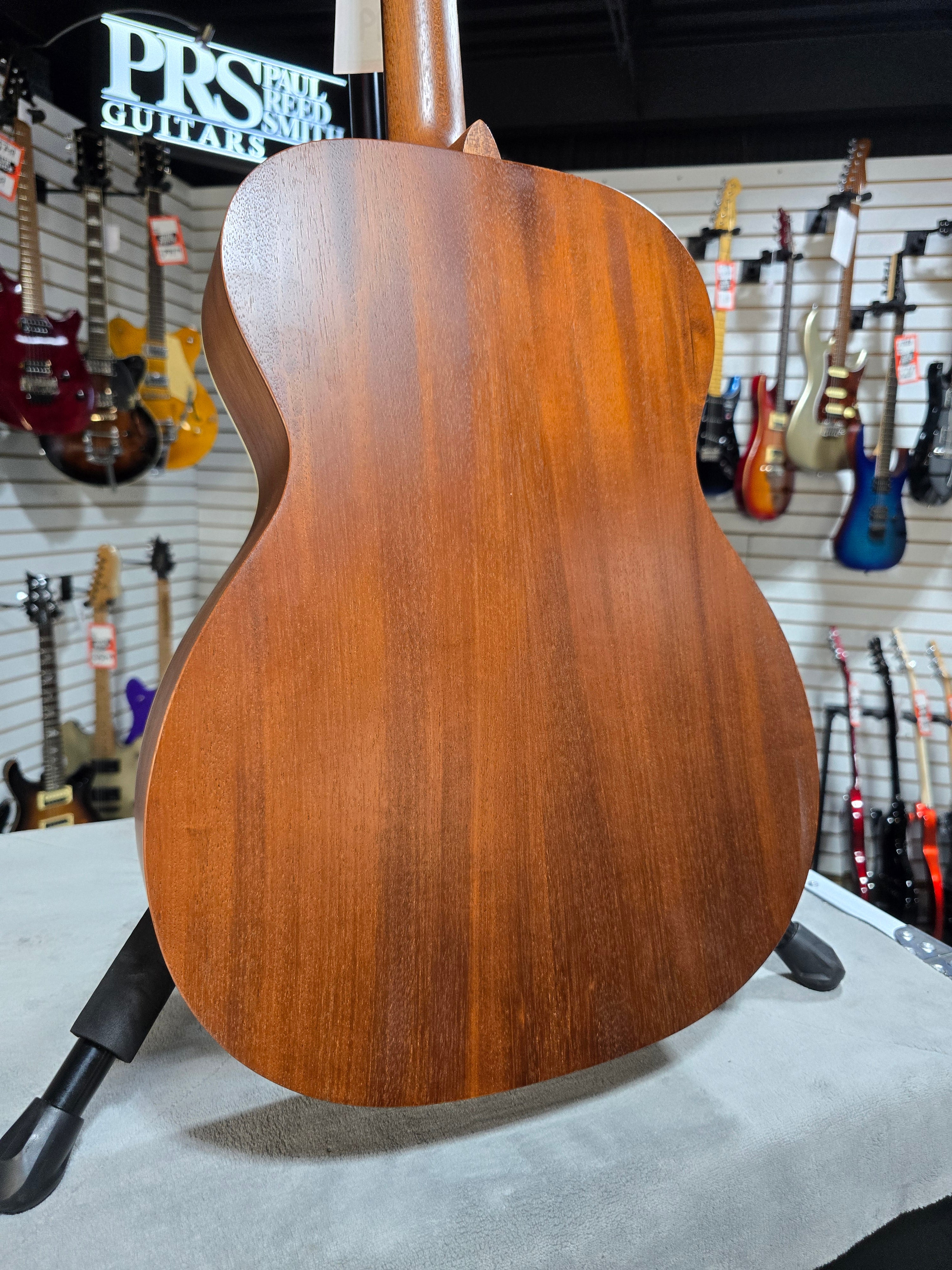 Martin 000-17 Acoustic Guitar - Whiskey Sunset w/Gig Bag & PLEK*D #767