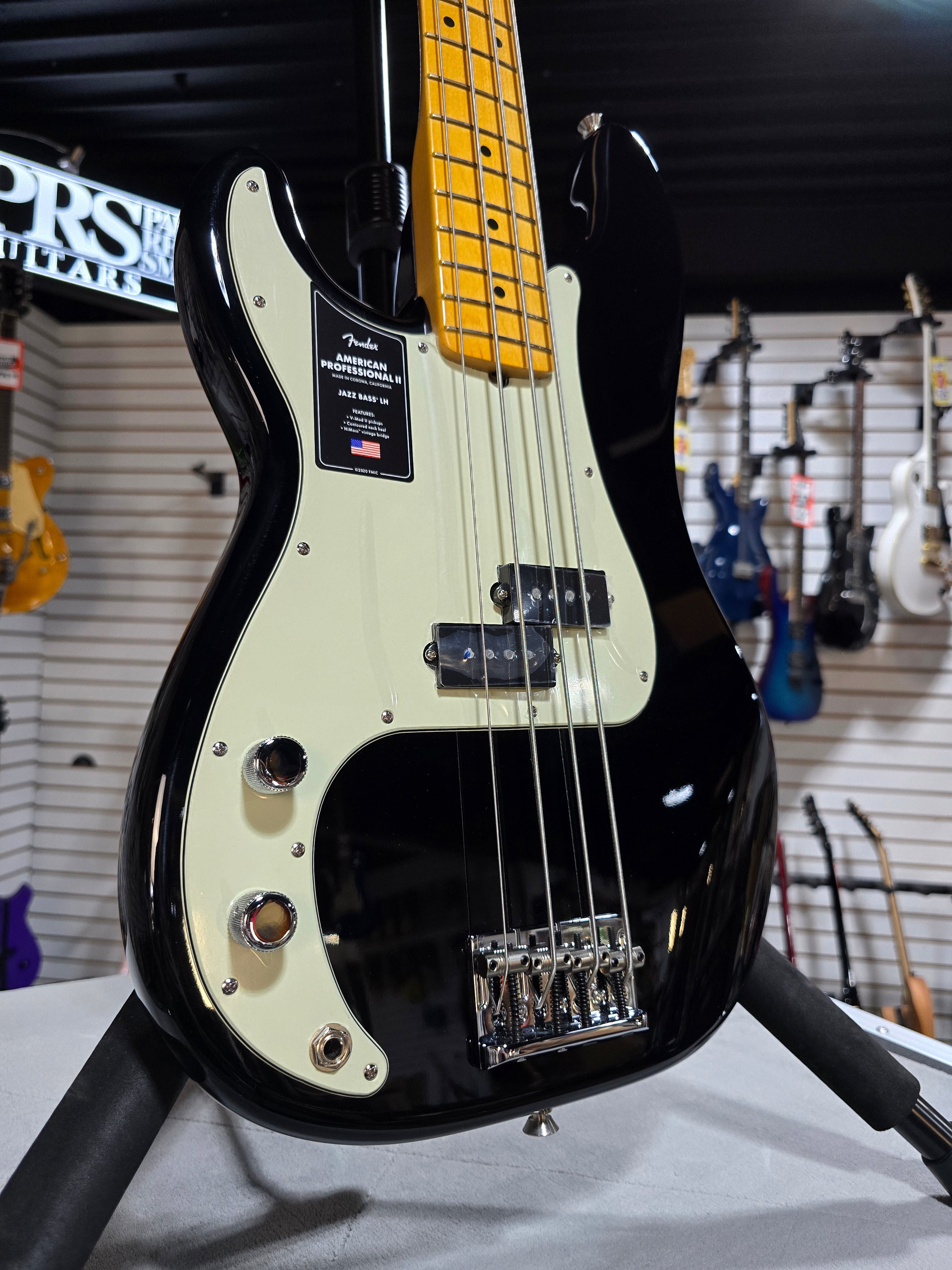 Fender American Professional II Precision Bass Left-handed - Black w/ Maple Fingerboard + OHSC & PLEK*D #590