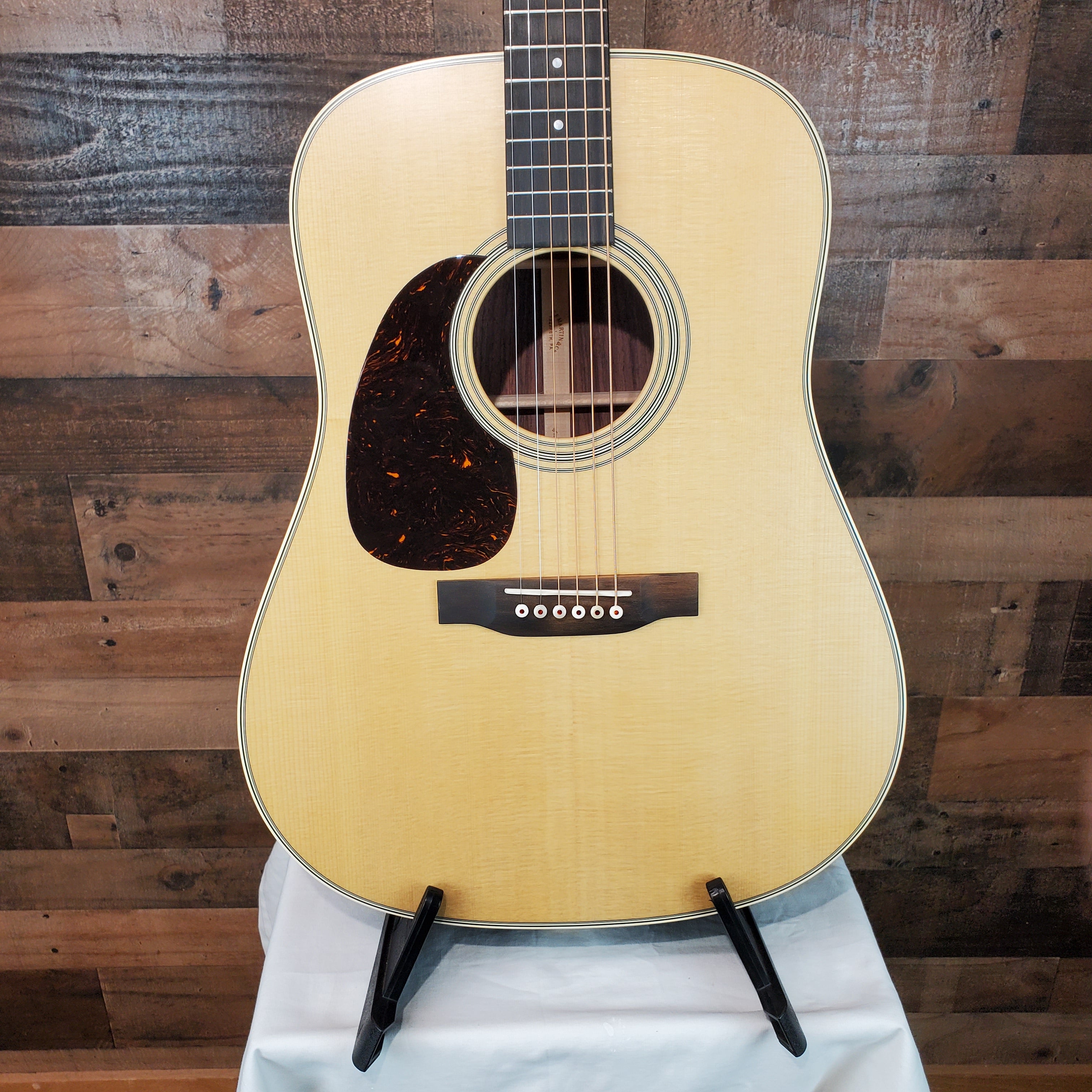 Martin D-28 Satin Standard Series, Left Handed, Satin Natural, 397