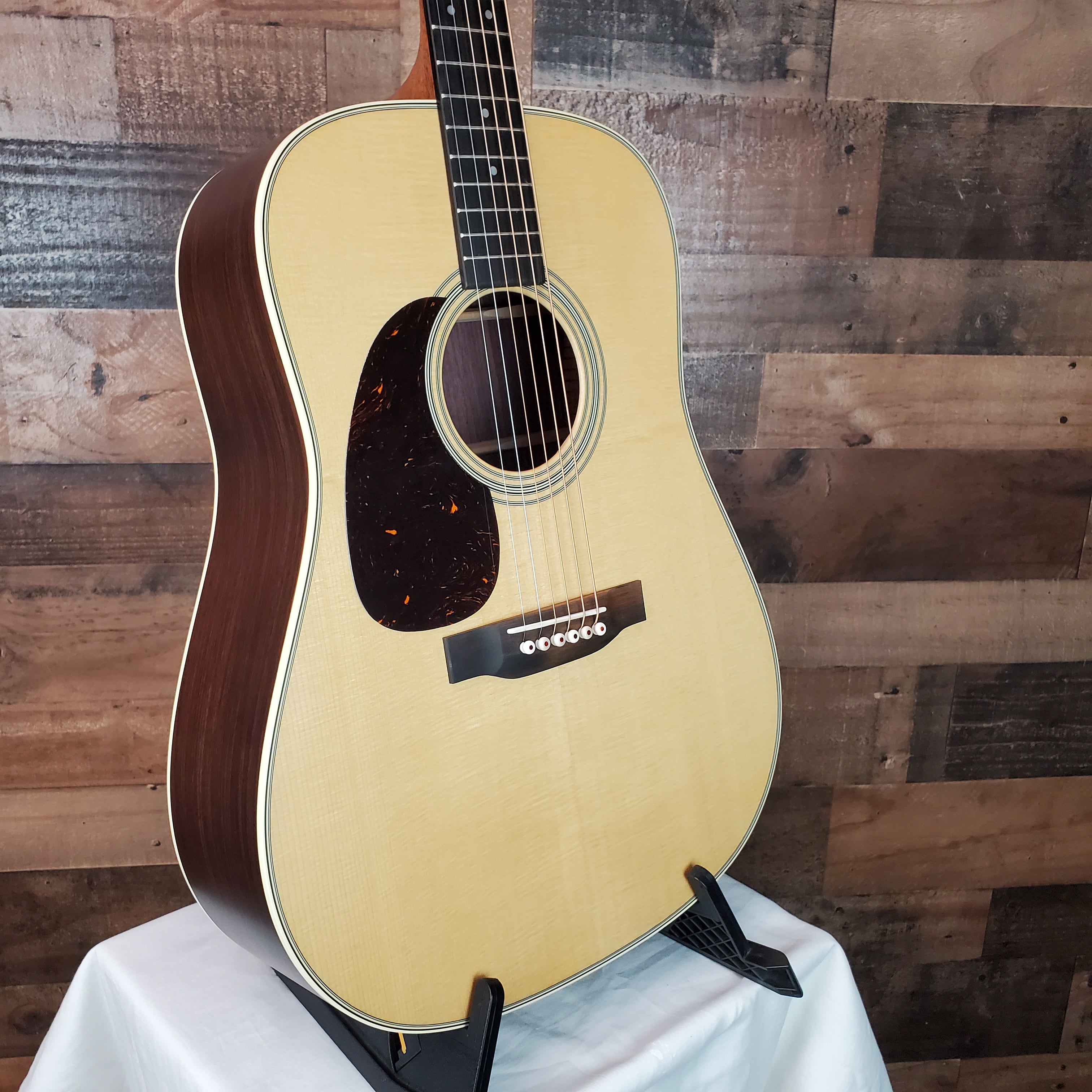 Martin D-28 Left Handed Satin Natural