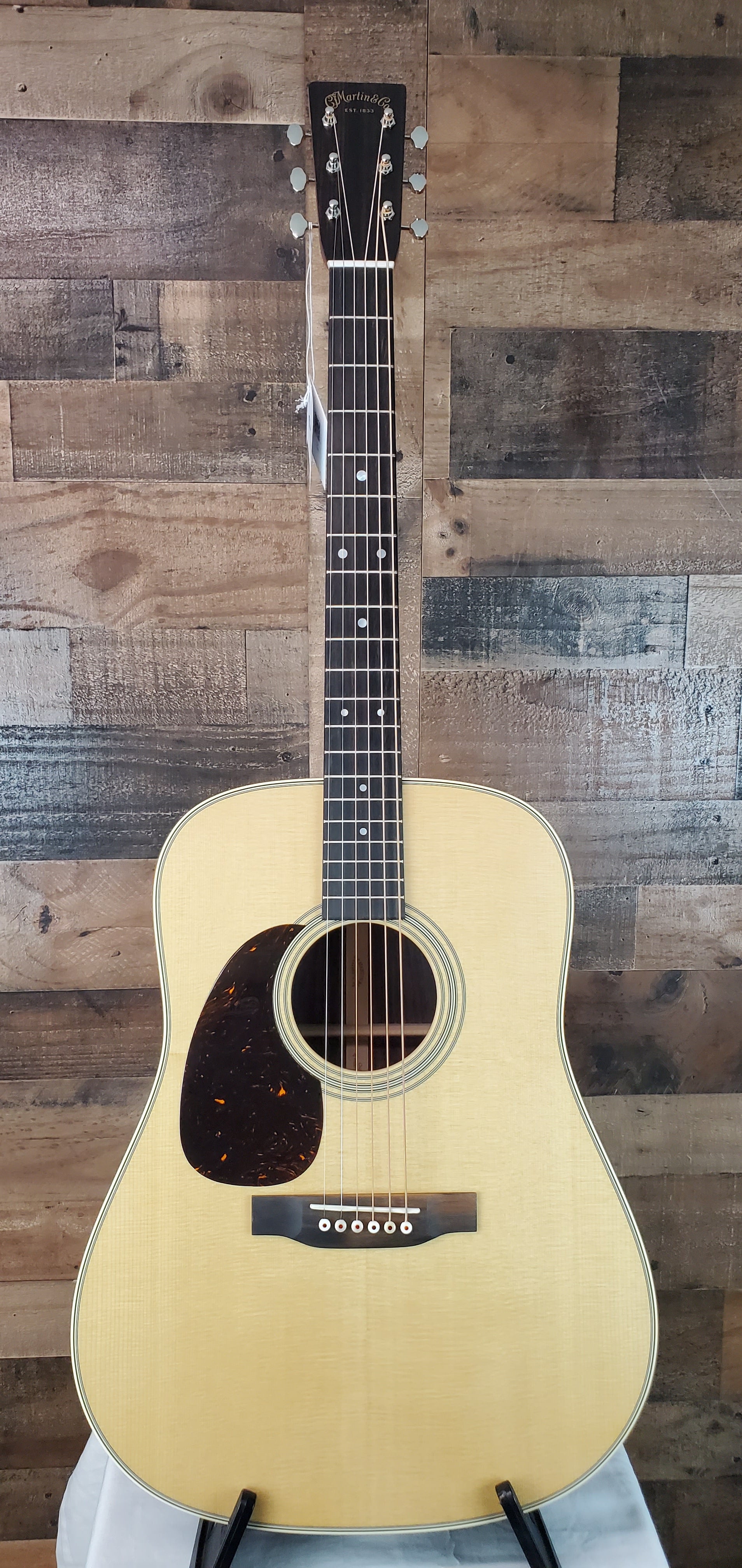 Martin D-28 Left Handed Satin Natural