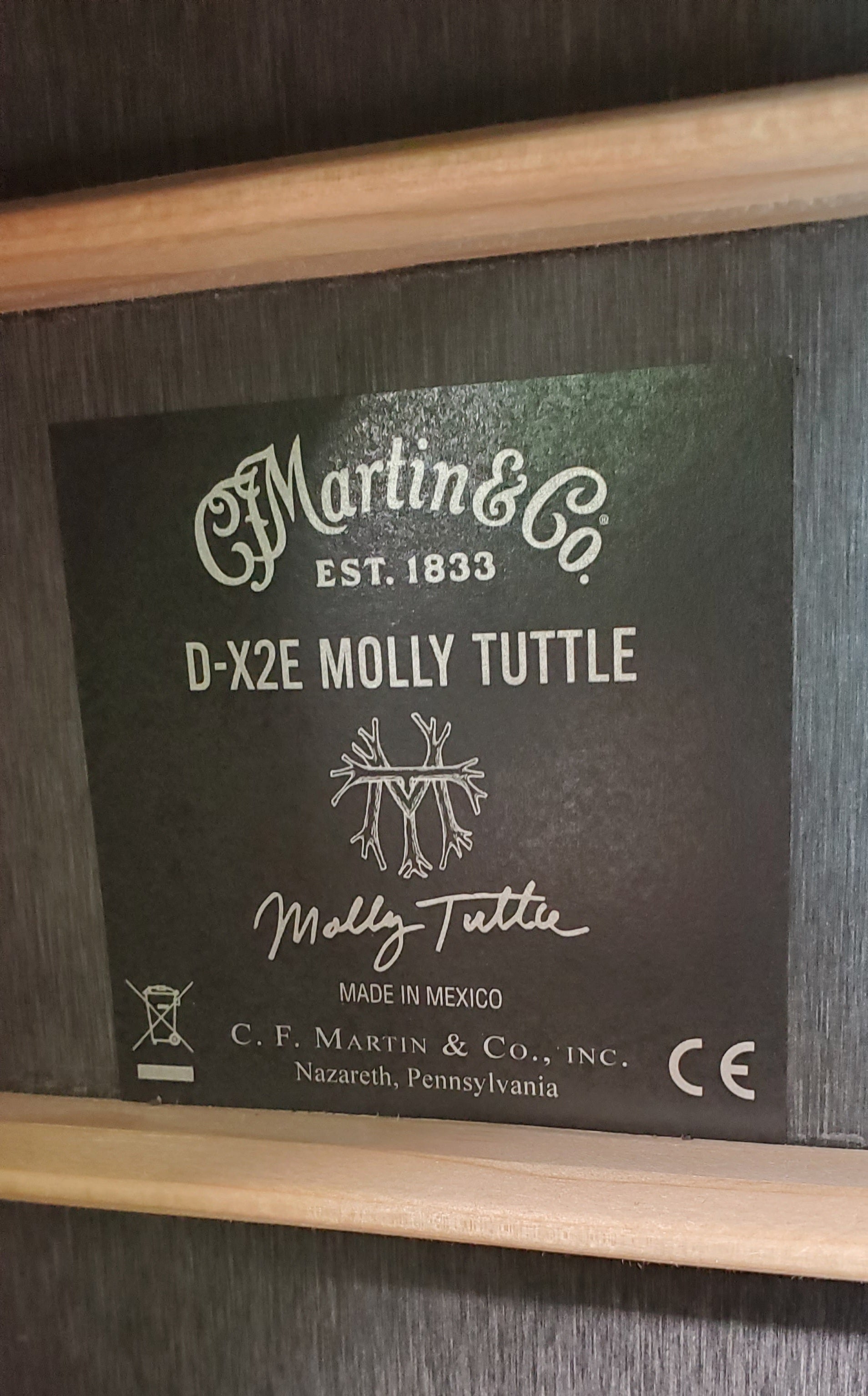 Martin D-X2E Molly Tuttle Left-Handed Vintage Sunburst