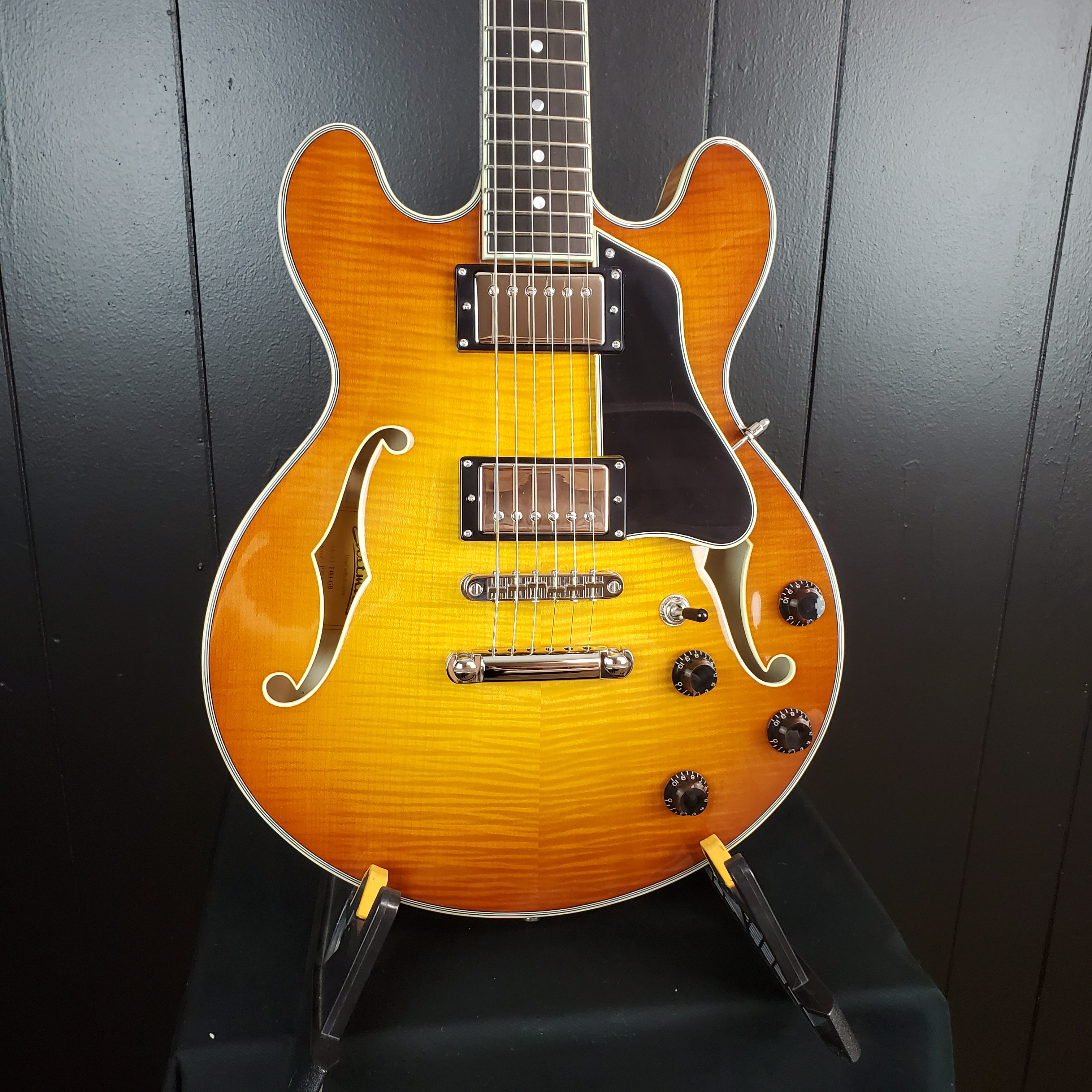 Eastman T484-GB Thinline Semi-Hollowbody Goldburst