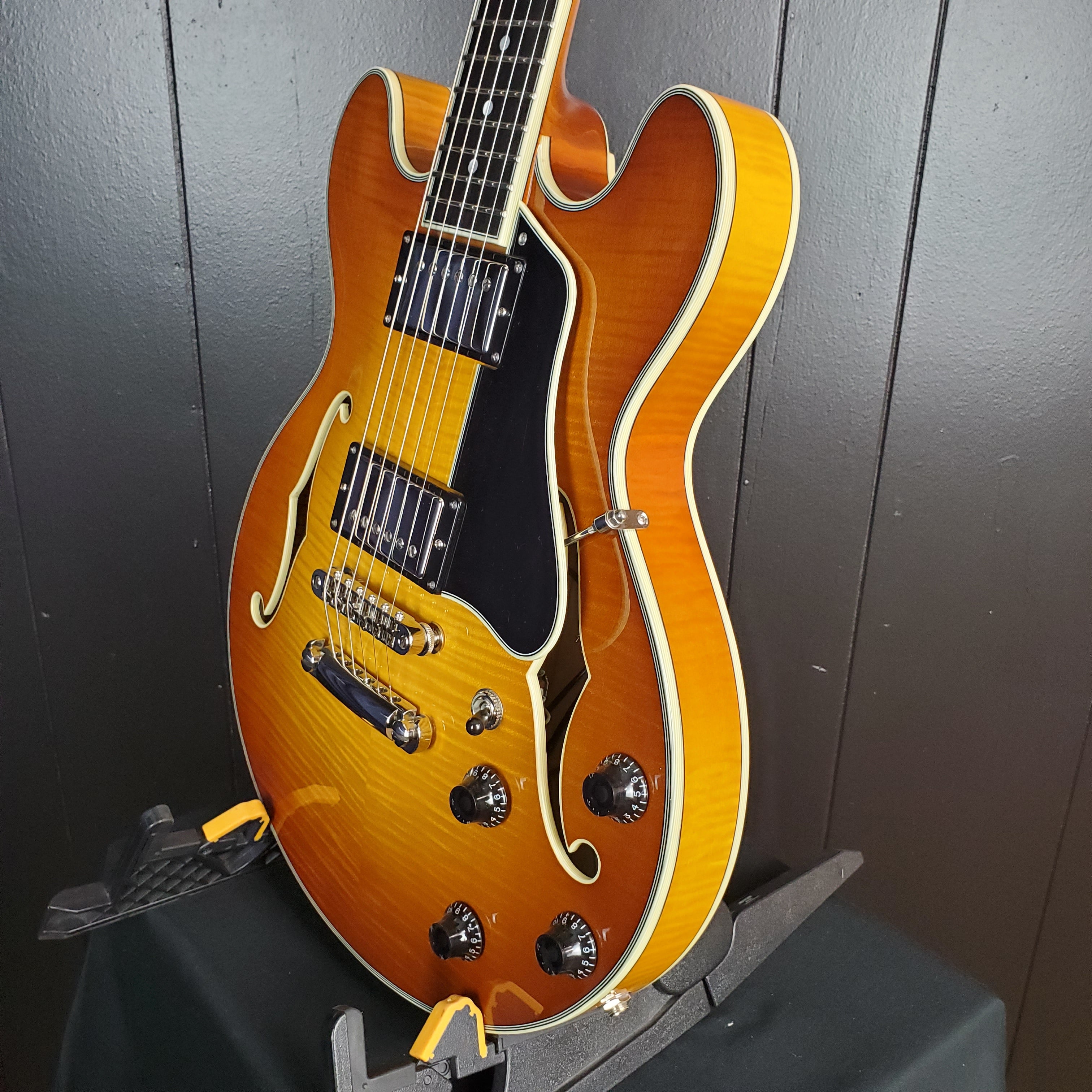 Eastman T484-GB Thinline Semi-Hollowbody Goldburst