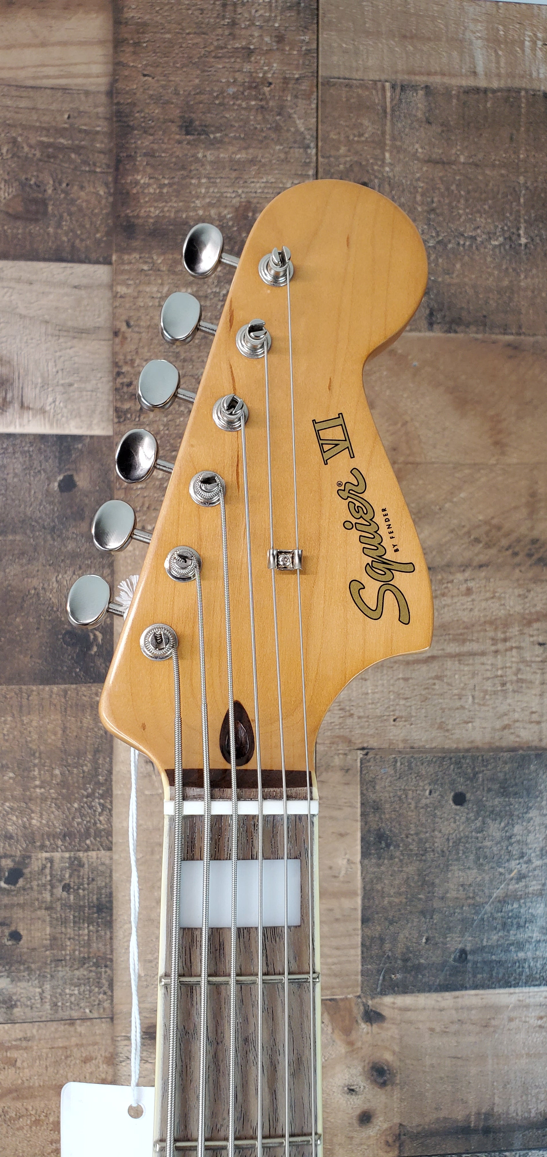 Squier Classic Vibe Bass VI Guitar, 3-tone Sunburst