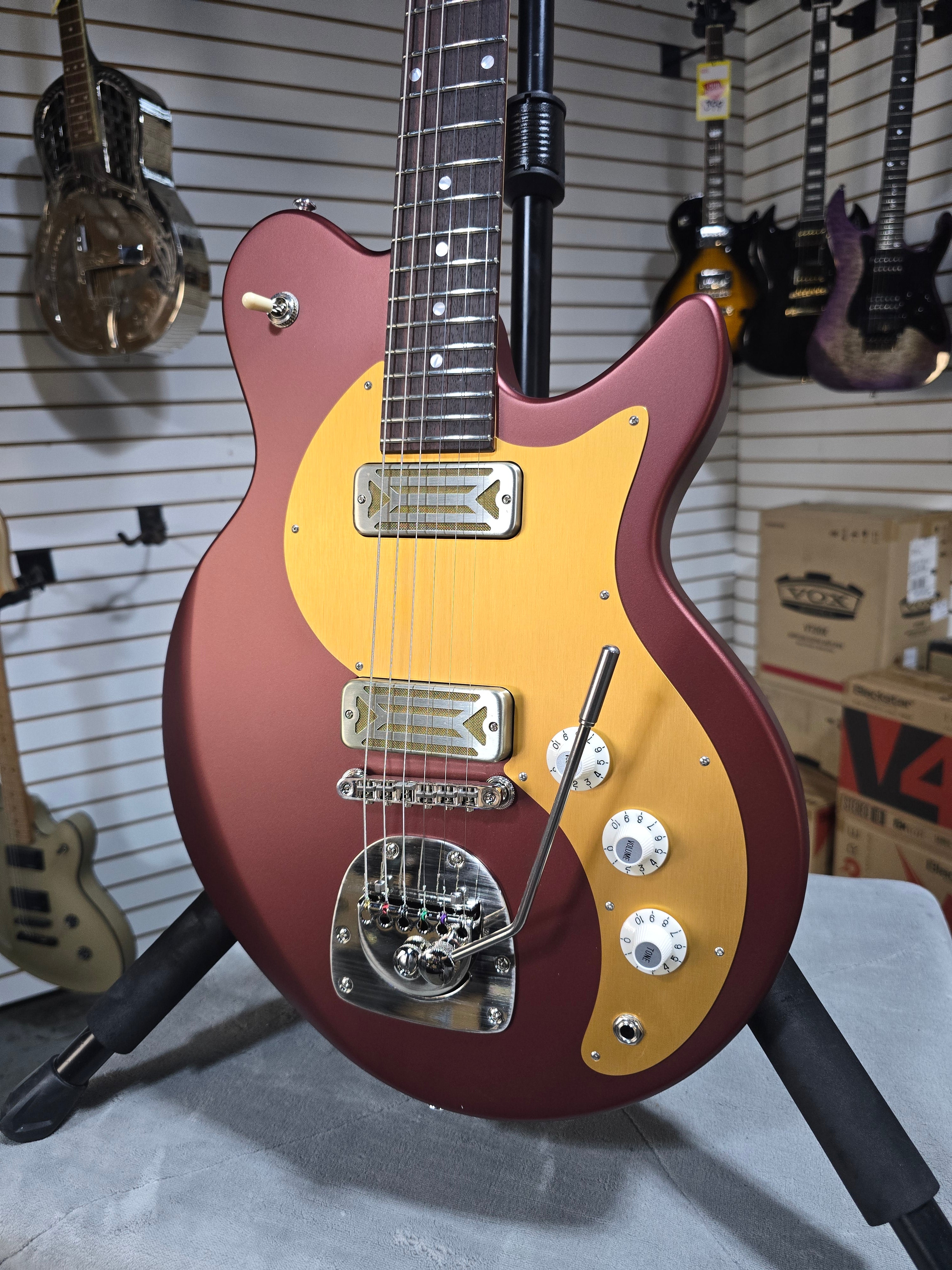 Eastman Guitars FullerTone Offset '62 Electric Guitar Dakota Red