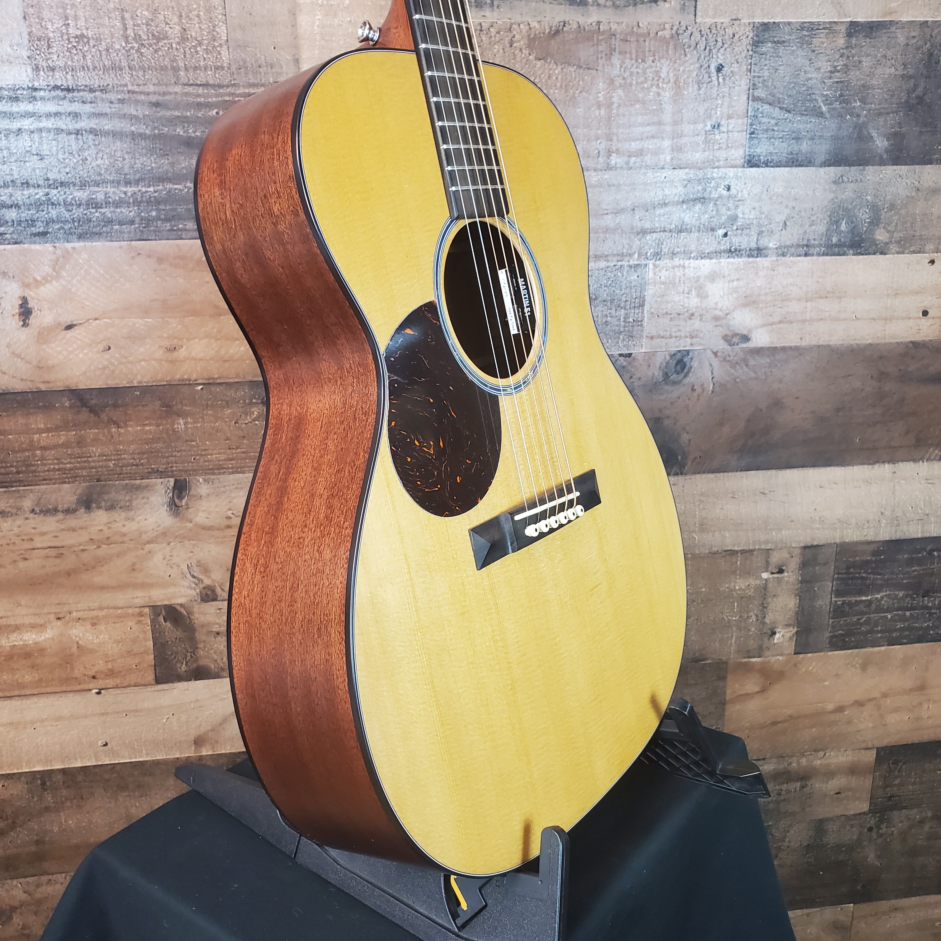 Martin 000-10E Shawn Mendes Lefty - Natural