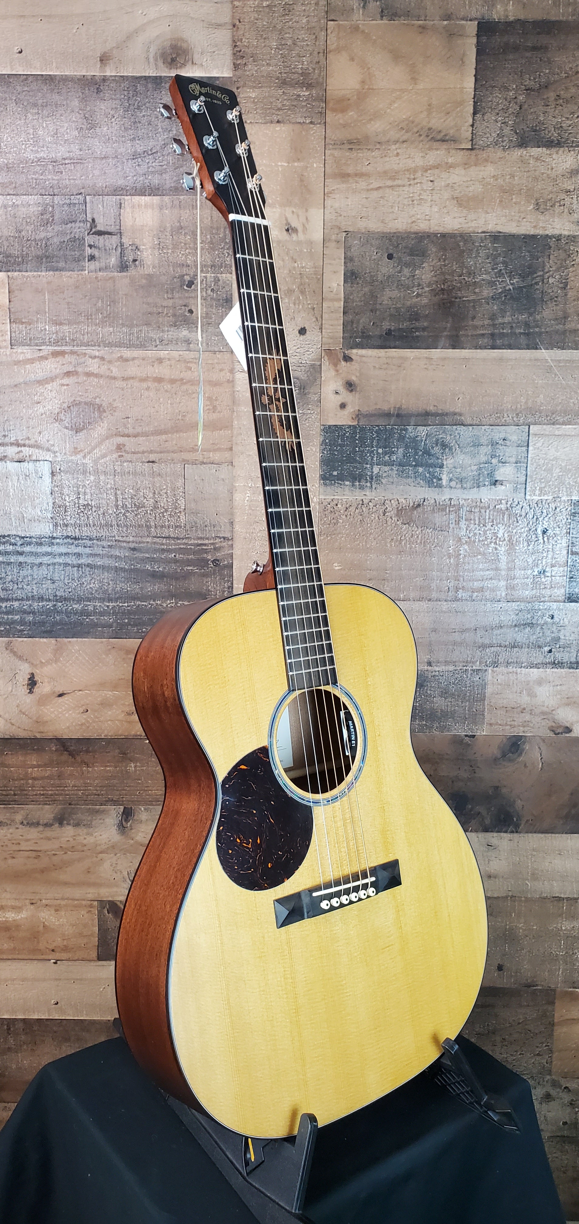 Martin 000-10E Shawn Mendes Lefty - Natural