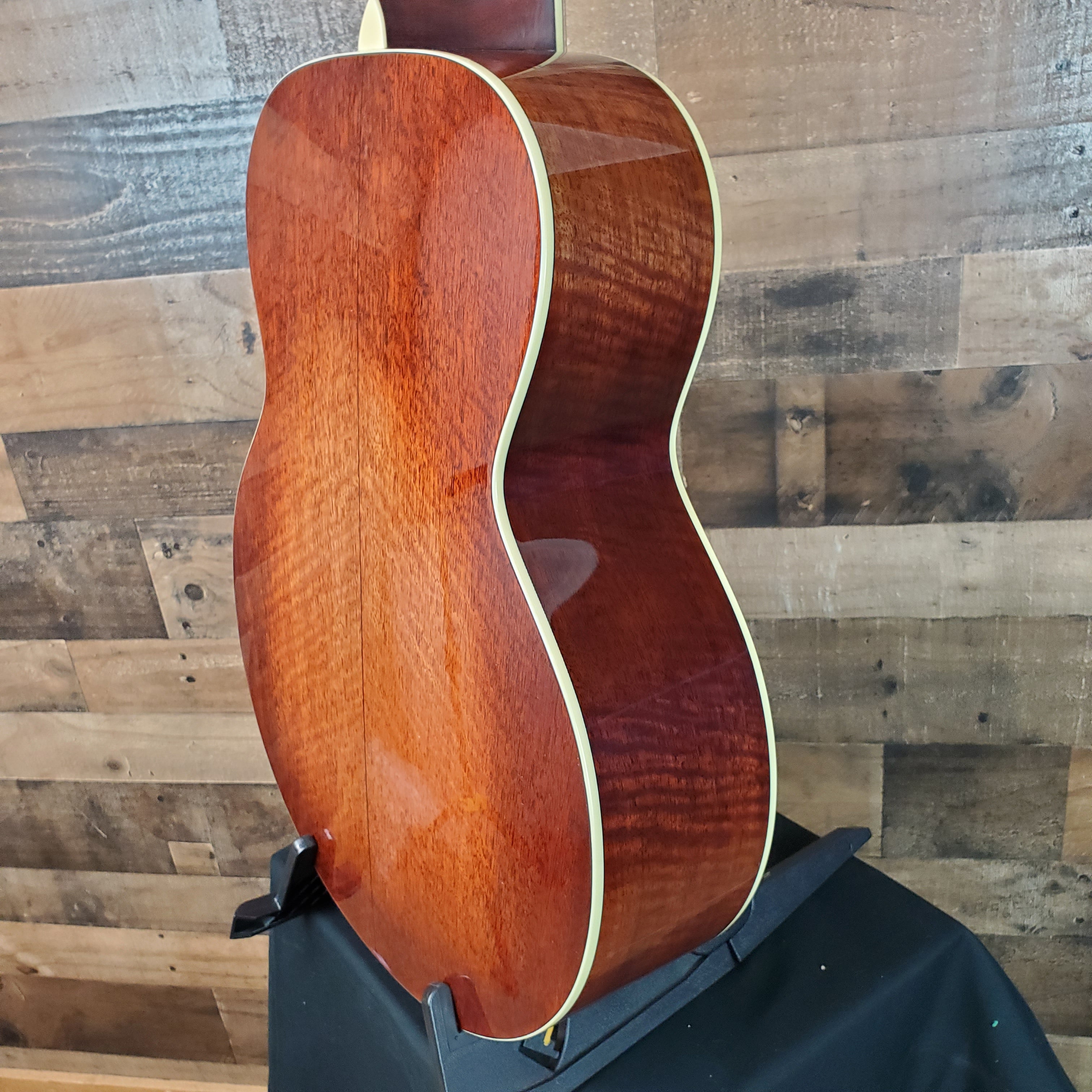 Eastman Guitars AC330E-12- Sunburst