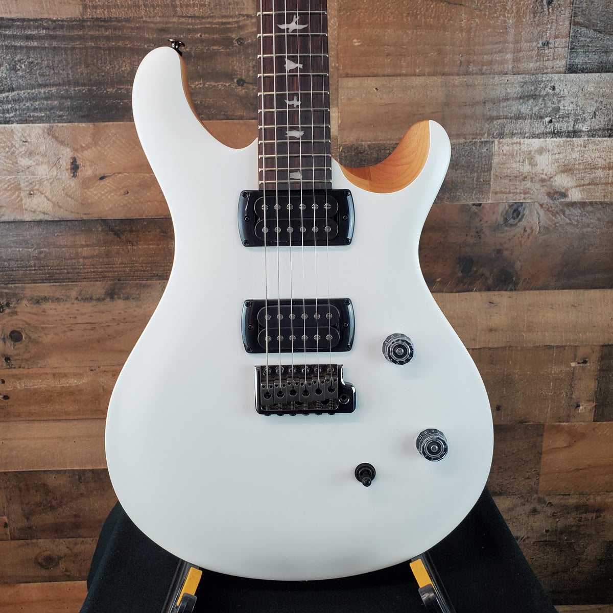 PRS SE CE 24 Satin - Flat White Top, C&M Exclusive - Black / Smoked Hardware