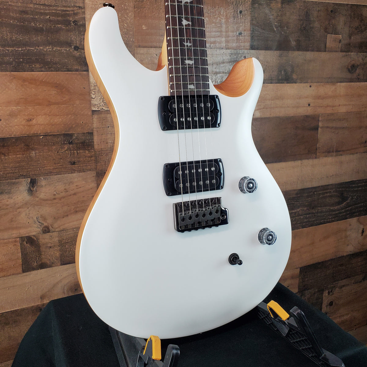 PRS SE CE 24 Satin - Flat White Top, C&M Exclusive - Black / Smoked Hardware
