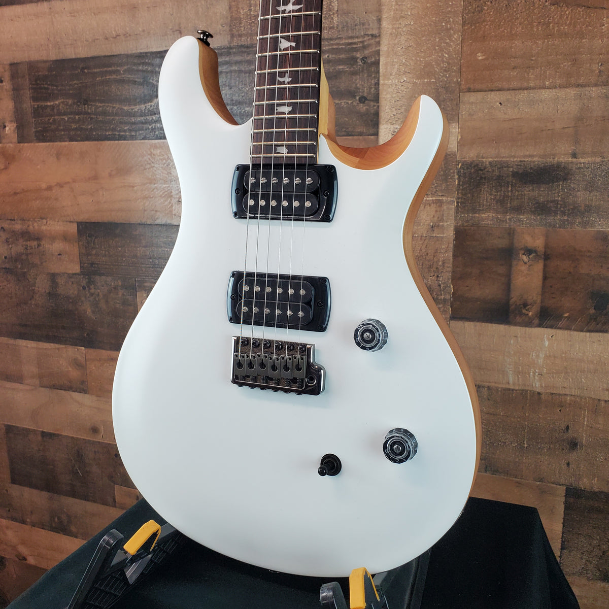 PRS SE CE 24 Satin - Flat White Top, C&M Exclusive - Black / Smoked Hardware