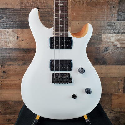 PRS SE CE 24 Satin - Flat White Top, C&M Exclusive - Black / Smoked Hardware