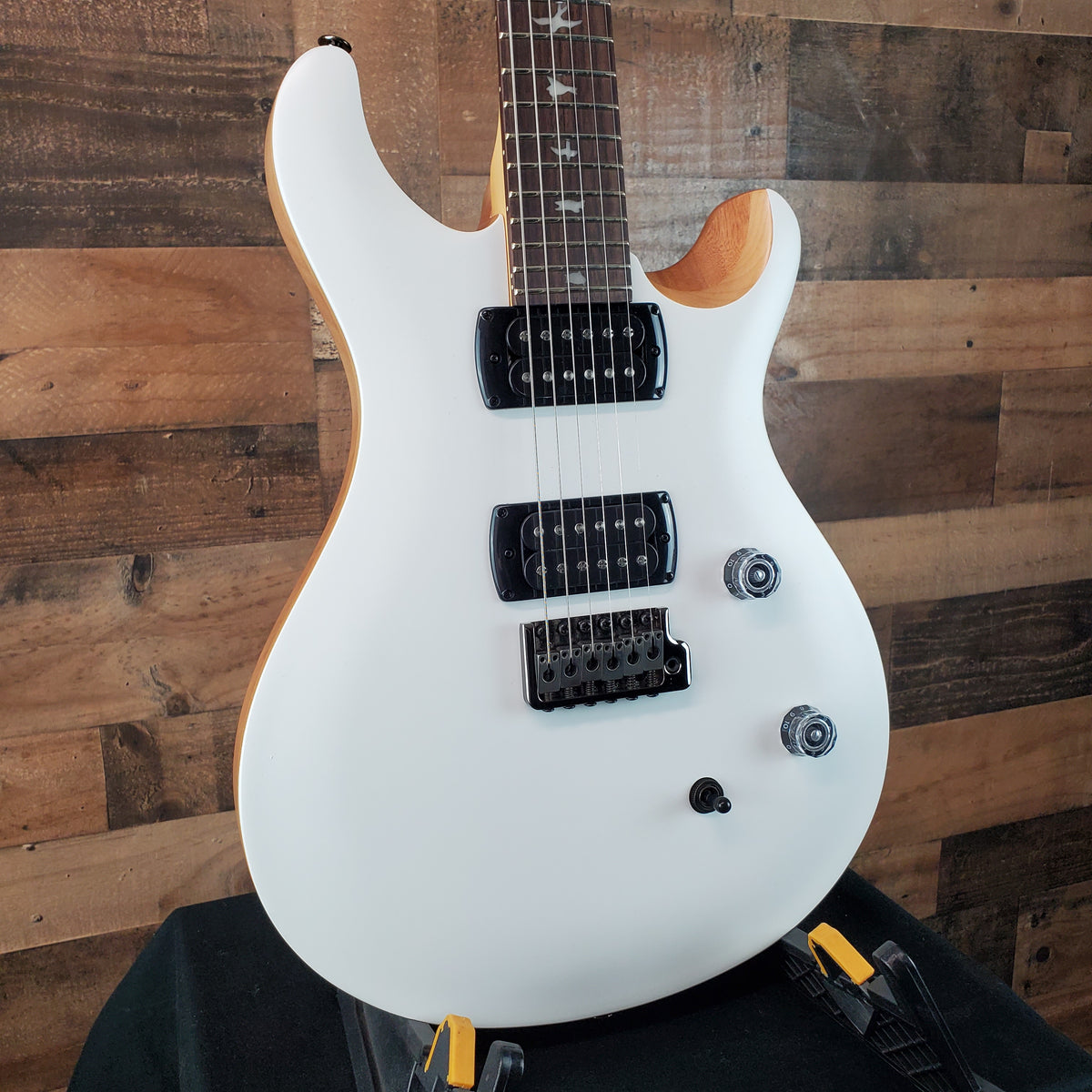 PRS SE CE 24 Satin - Flat White Top, C&M Exclusive - Black / Smoked Hardware