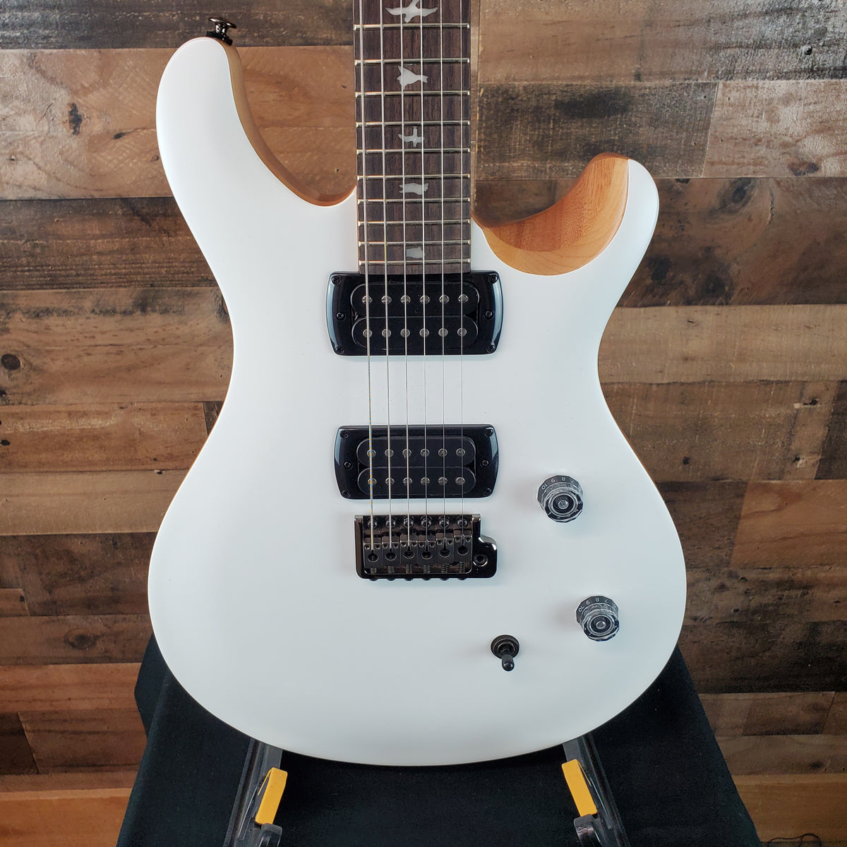 PRS SE CE 24 Satin - Flat White Top, C&M Exclusive - Black / Smoked Hardware