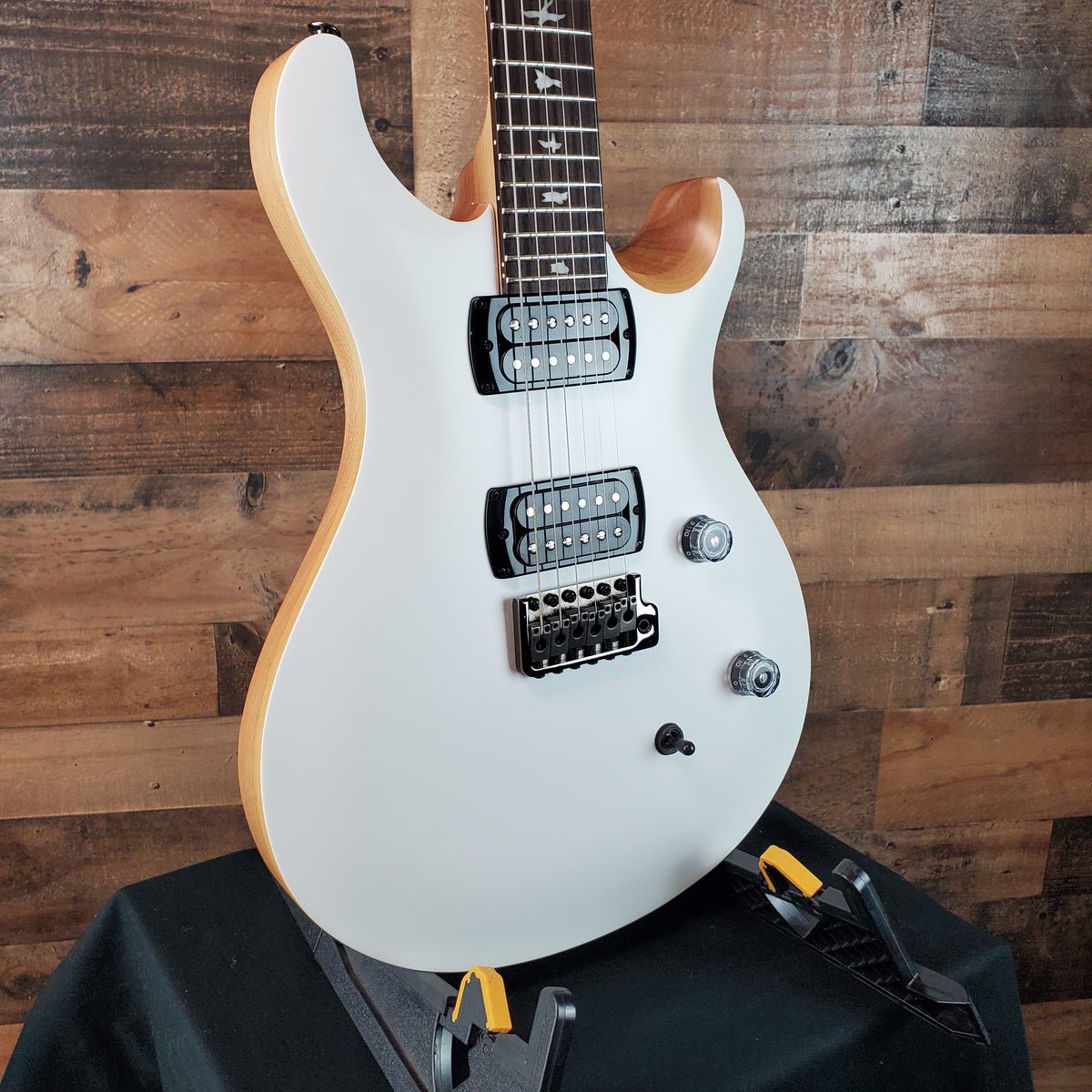 PRS SE CE 24 Satin - Flat White Top, C&M Exclusive - Black / Smoked Hardware