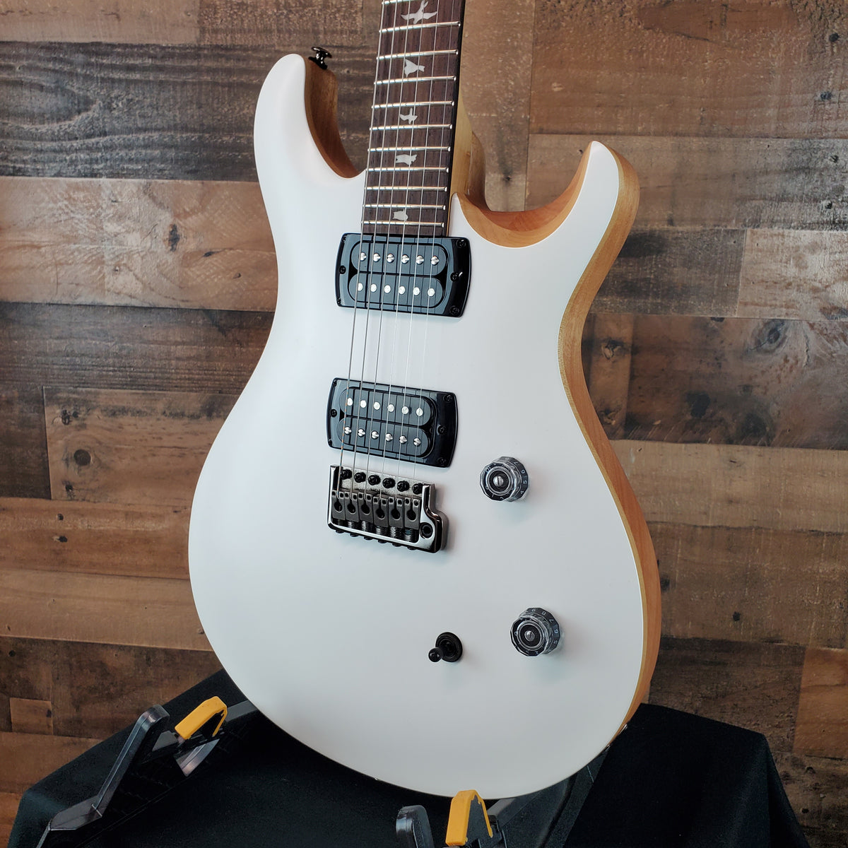 PRS SE CE 24 Satin - Flat White Top, C&M Exclusive - Black / Smoked Hardware